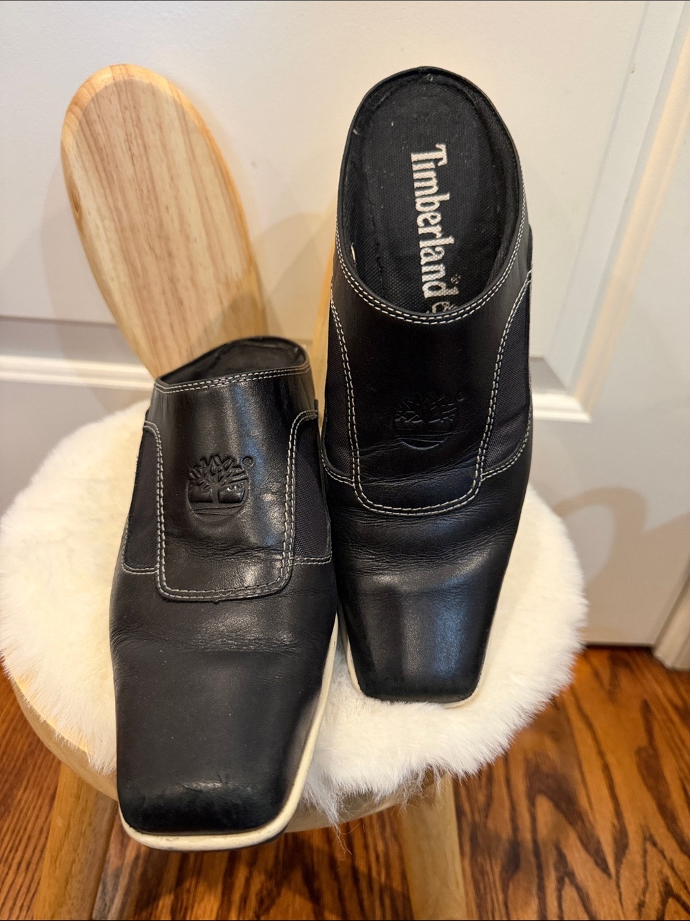 Women 8 1/2 Timberland Black Leather Slip-On Square-Toe Mule